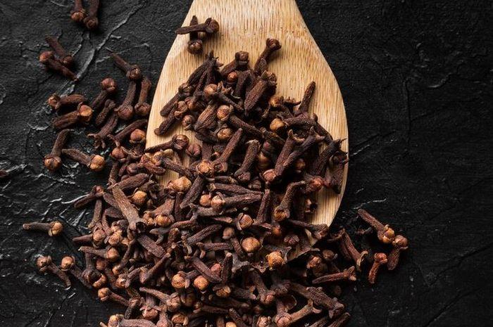 Mbah Ade Lemas Cengkih 10 Kg Digondol Ojek, Padahal Uang untuk Berobat, Diturunkan di Tengah Jalan