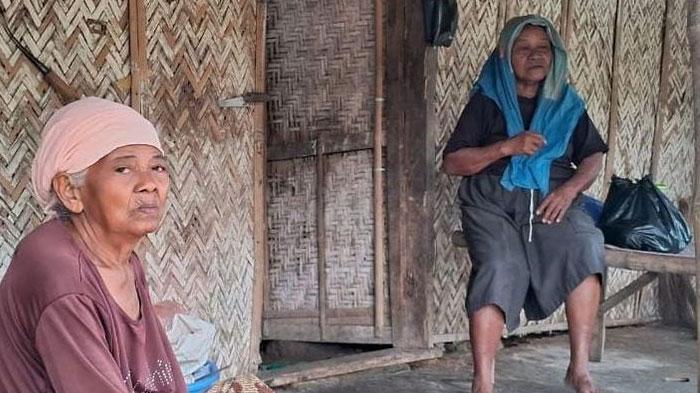 Tinggal di Gubuk Reyot, Mbah Hotipah & Putriya Tak Tersentuh Bansos, Takut Rumahnya Roboh: Tabah