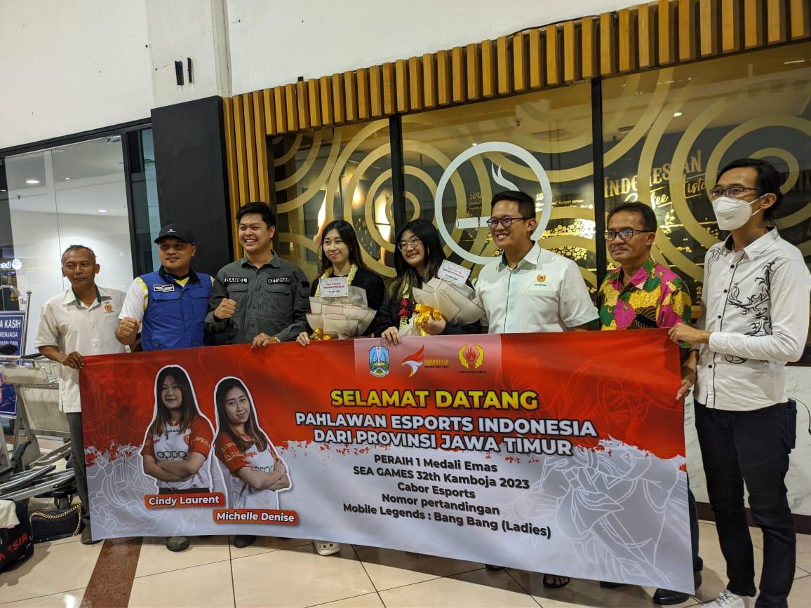 Michelle-Danise-dan-Cindy-Laurent-bawa-pulang-emas-SEA-Games-2023.jpg