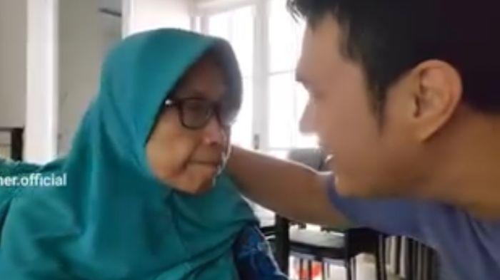 Momen-Aldi-Taher-saat-bersama-ibunya-akui-kini-sudah-sembuh-dari-kanker-berkat-doa-ibu.jpg