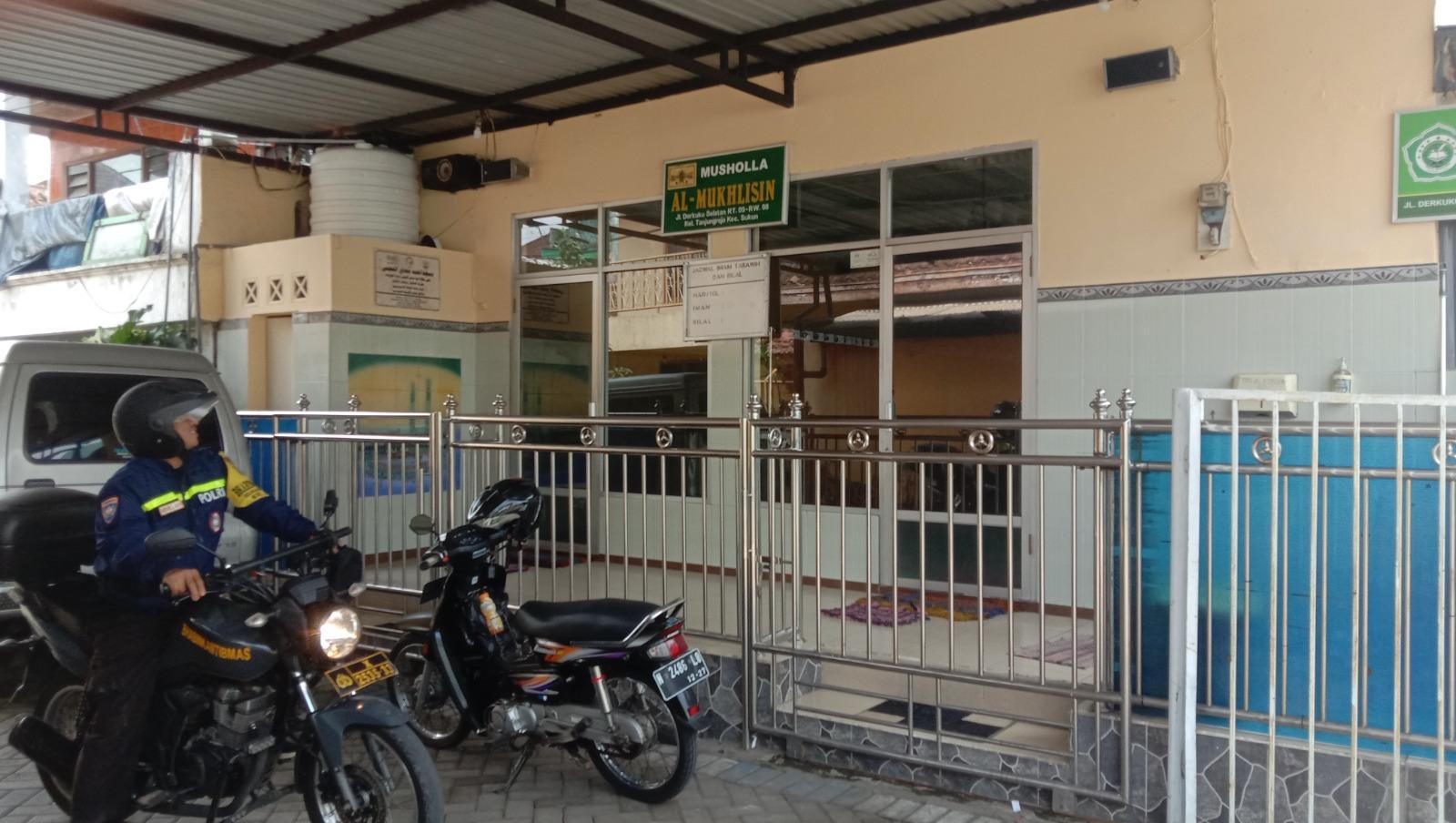 Musala-Al-Mukhlisin-yang-terletak-di-Jalan-Derkuku-Selatan-RT-9-RW-8-Kelurahan.jpg