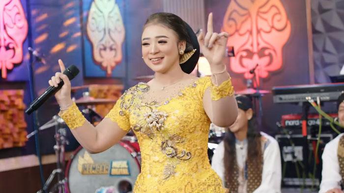 Lirik Lagu Bokong Semok dan Terjemahannya, Viral di TikTok Versi Dinyanyikan Niken Salindry