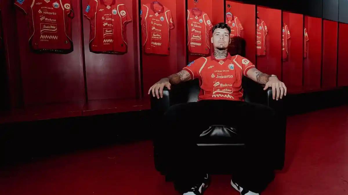 PEMAIN-BARU-Persija-Jakarta-resmi-mendatangkan-Shayne-Pattynama.jpg