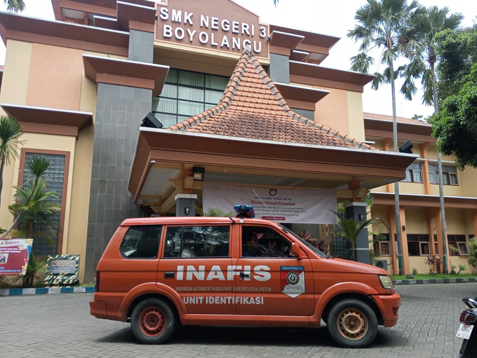PENYELIDIKAN-KERACUNAN-Personel-INAFIS-Satreskrim-Polres-Tulungagung.jpg