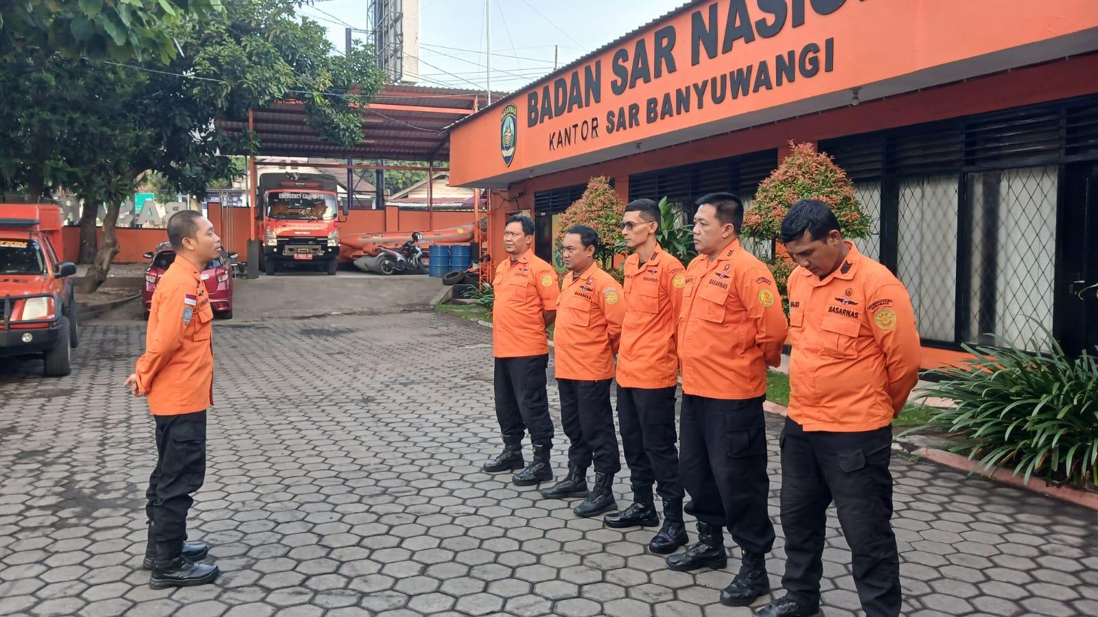 PERSIAPAN-PENCARIAN-Tim-pencari-dari-Kantor-SAR-Banyuwangi-bersiap.jpg
