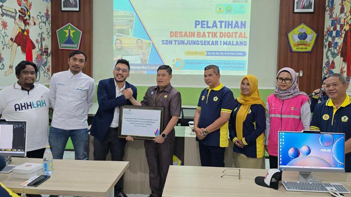 PLN-menggelar-pelatihan-digitalisasi-batik-warisan-budaya-di-SDN-Tunjungsekar-1-Kota-Malang.jpg
