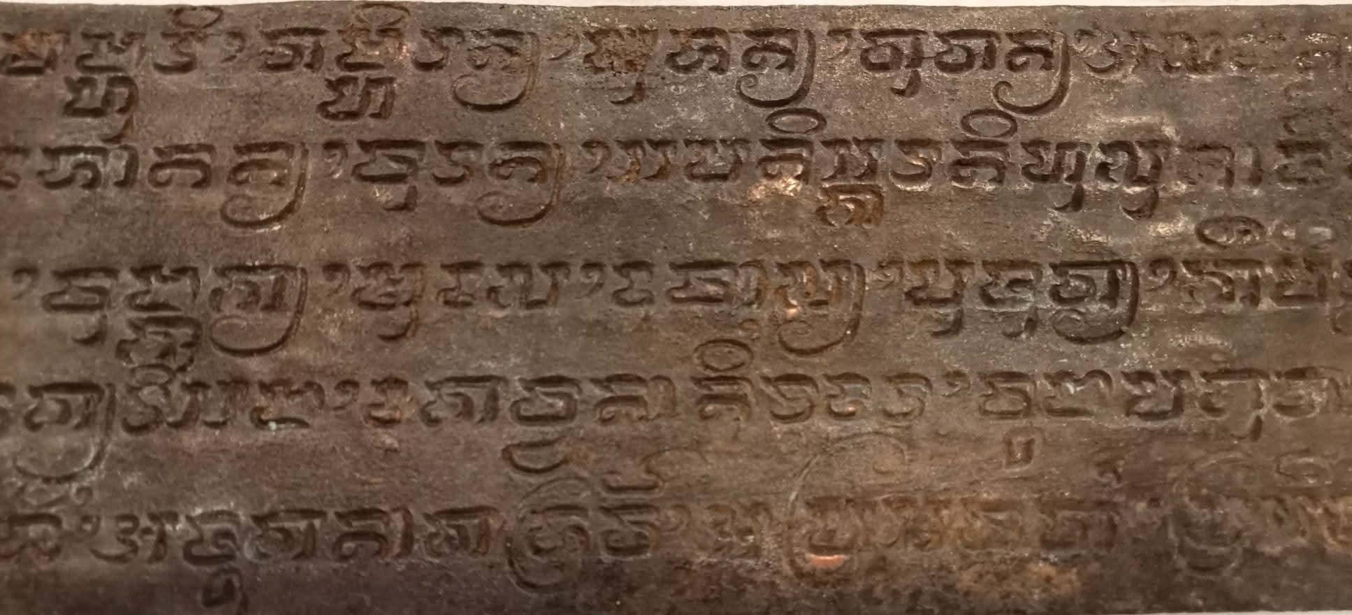 PRASASTI-Prasasti-yang-di-Belanda-di-Rijksmuseum-van-Oudheden-yang-terdapat-tulisan-Ing-Lāmoṅan.jpg