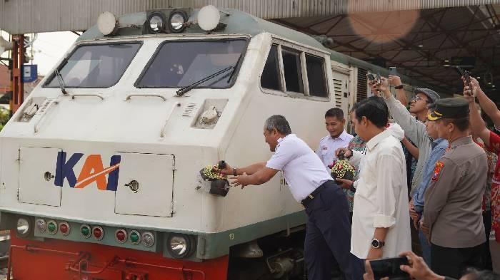 PT-KAI-Daop-7-Madiun-mengoperasikan-kereta-api-baru.jpg