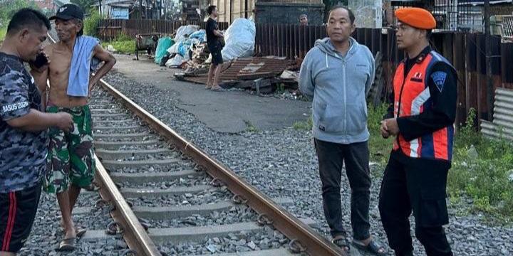 PT-KAI-ingatkan-masyarakat-untuk-tidak-ngabuburit-di-rel-kereta-api.jpg