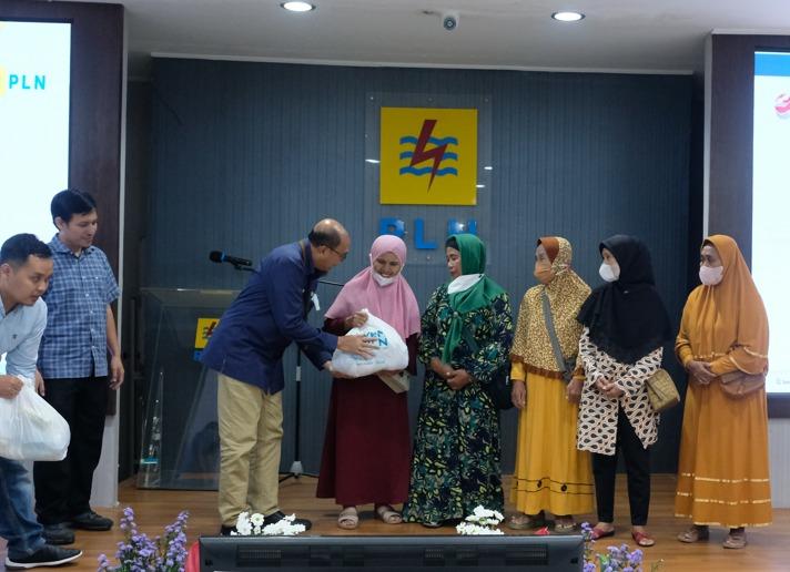 Para-Insan-PLN-UIP-JBTB-Kembali-Berbagi-dengan-Sesama.jpg