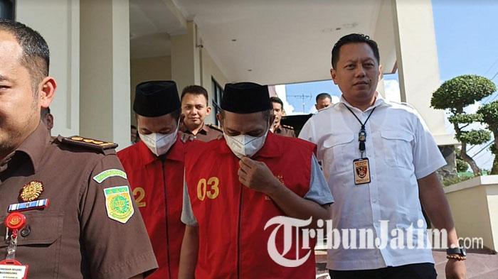 Para-kades-di-Padangan-Bojonegoro-yang-ditetapkan-Polda-Jatim-sebagai-tersangka-korupsi.jpg