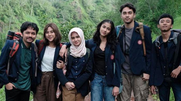 Para-pemain-film-horor-KKN-di-Desa-Penari.jpg