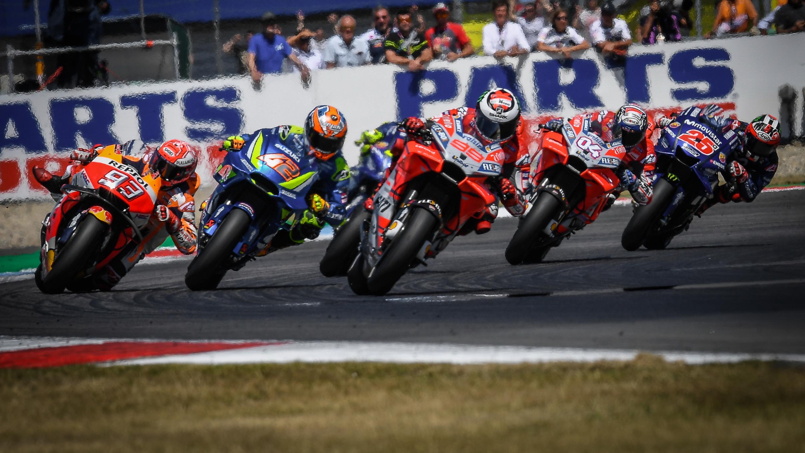Para-pembalap-saat-beradu-kecepatan-di-MotoGP-2022.jpg