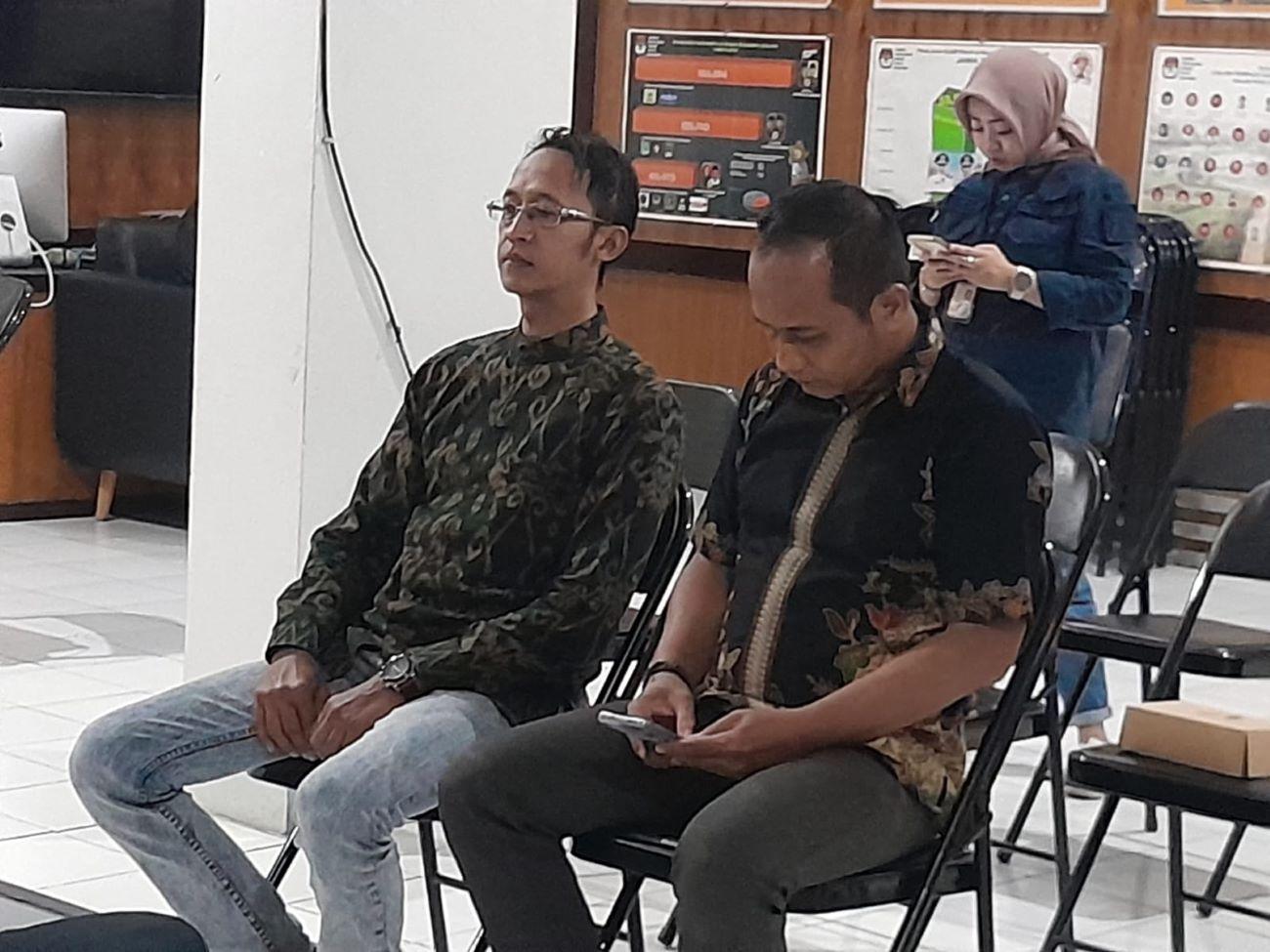 Pasangan-bakal-calon-BriyanCahya-Putra-Ahmad-Yani-saat-mendaftar-di-KPU-Kota-Malang.jpg
