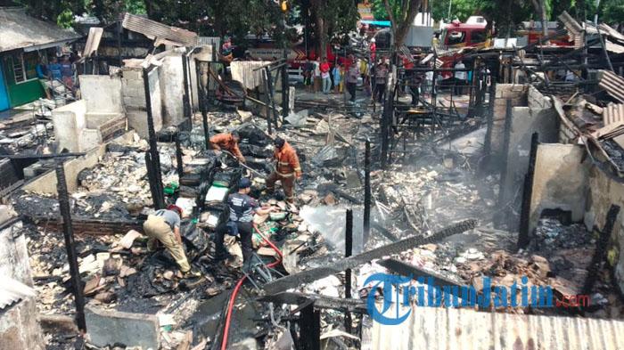Pasar-Baru-II-Gresik-yang-berada-di-Jalan-Gubernur-Suryo-Gresik-hangus-dilalap-si-jago-merah.jpg