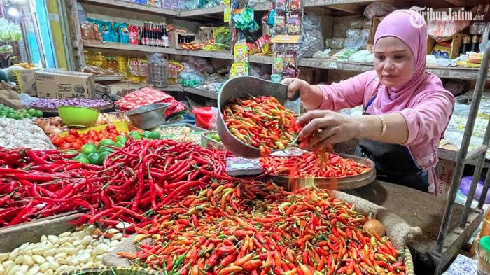 Harga Cabai Di Pasar Besar Kota Malang Semakin Pedas, Tembus Rp 110 Ribu per kilogram