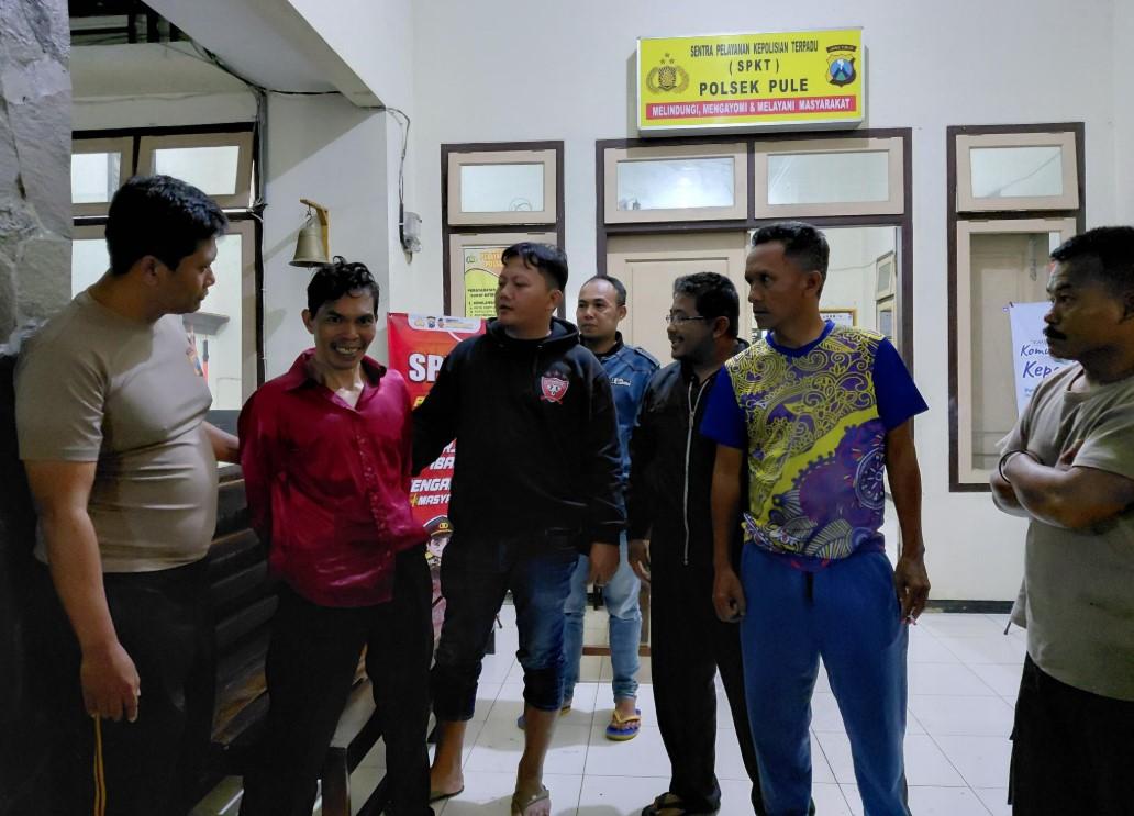 Pelaku-pembakaran-mobil-Kepala-Desa-Wonokerto-Kecamatan-Suruh-Kabupaten-Trenggalek.jpg