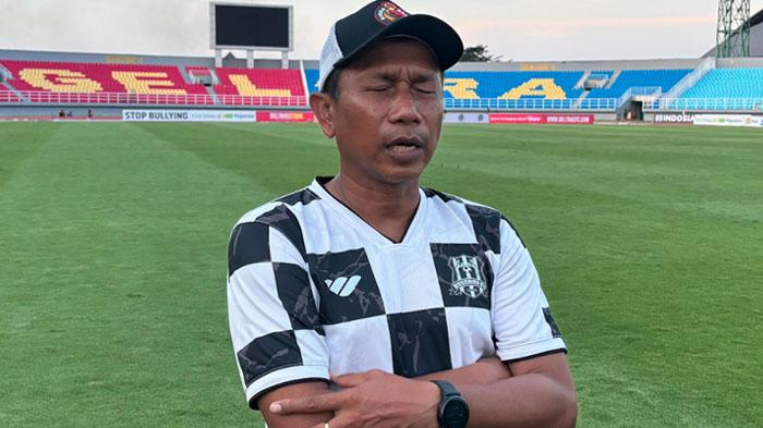 Pelatih-Deltras-FC-Widodo-Cahyono-Putro-di-Stadion-Gelora-Delta-Sidoarjo-setelah-latihan-tim.jpg