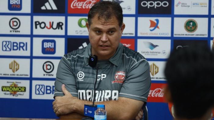 Pelatih-Madura-United-Carlos-Parreira-saat-jumpa-pers-jelang-laga-lawan-Semen-Padang.jpg
