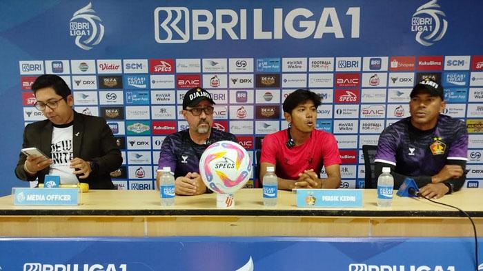 Pelatih-Persik-Kediri-Marcelo-Rospide-dan-Riyatno-Abiyoso-jelang-laga-dewa-united-vs-persik-kediri.jpg