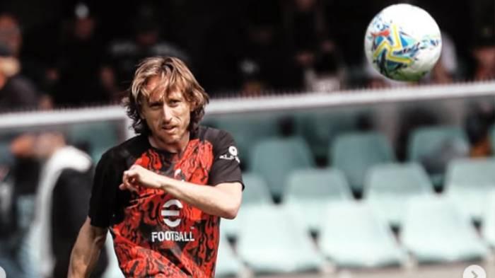Pemain-AC-Milan-Luka-Modric-diminta-bertahan-di-Rossoneri.jpg