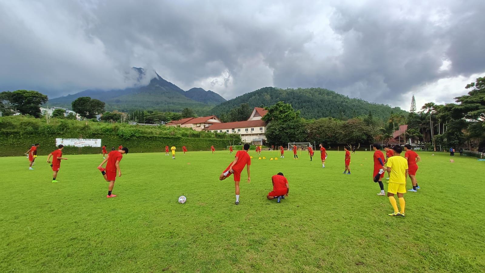 Pemain-Arema-FC-menjalani-pemusatan-latihan-di-Kota-Batu-pada-3-Januari-2023-kemarin.jpg