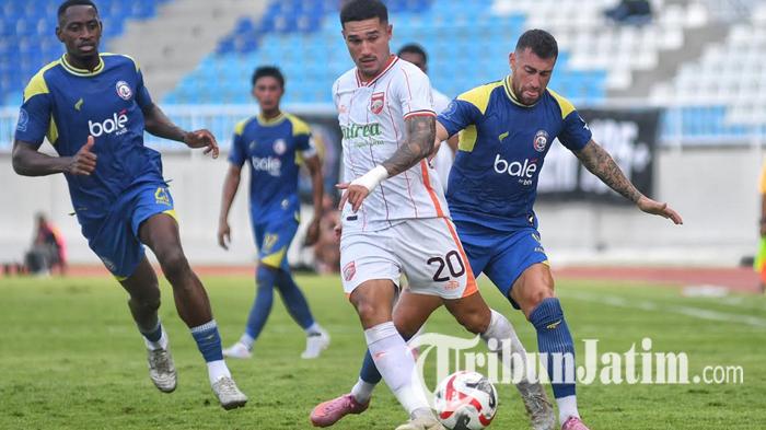 Pemain-Borneo-FC-Juan-Villa-di-Laga-Arema-FC-vs-Borneo-FC-1-3.jpg