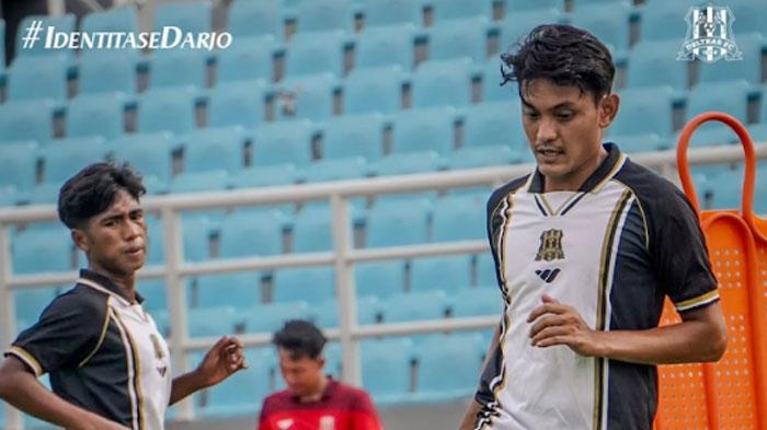 Pemain-Deltras-FC-menjalani-sesi-latihan-tim-di-Stadion-Gelora-Delta-Sidoarjo.jpg