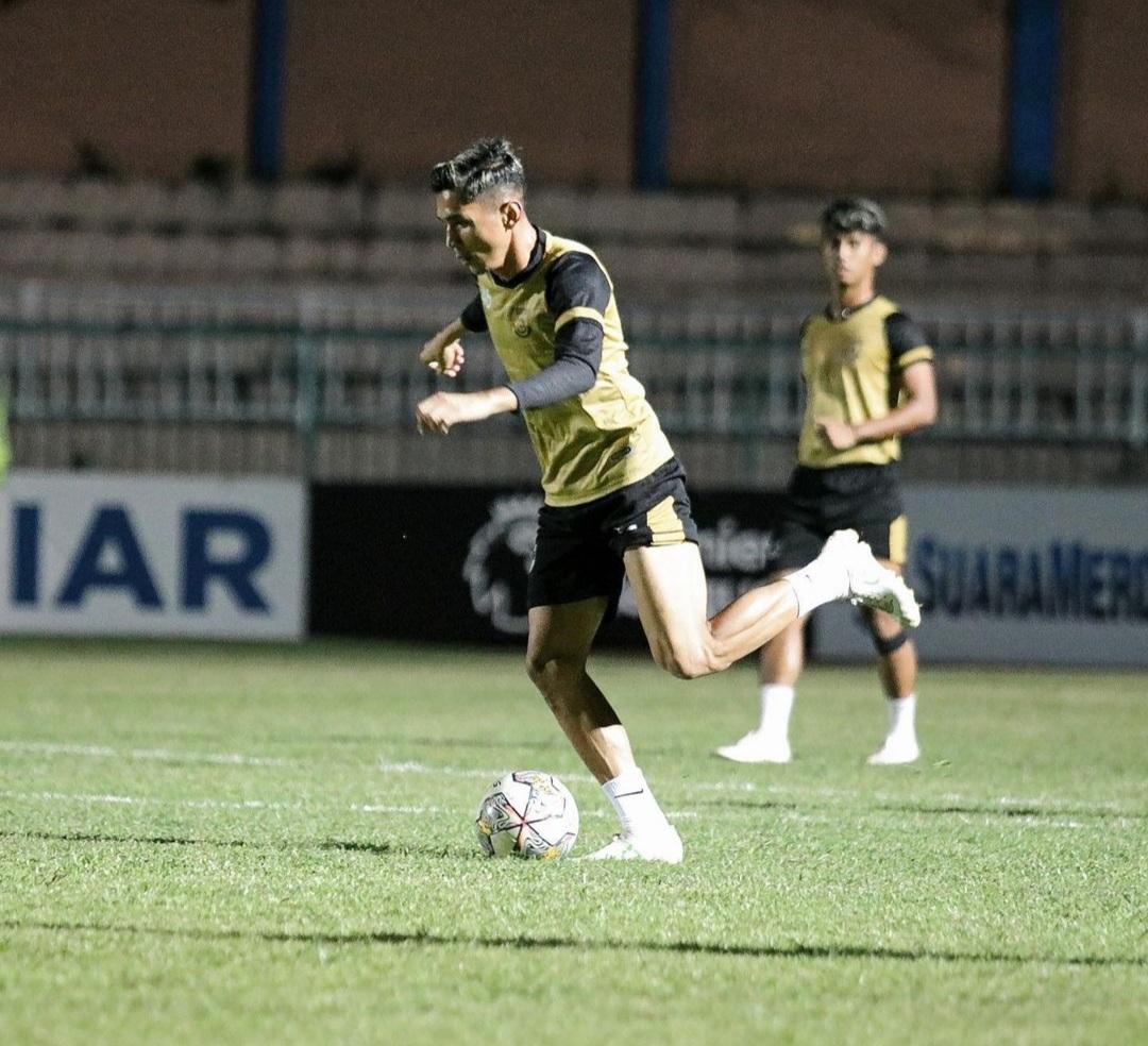 Pemain-Gresik-United-menjalani-oficial-training-di-Stadion-Wijaya-Kusuma-Cilacap.jpg