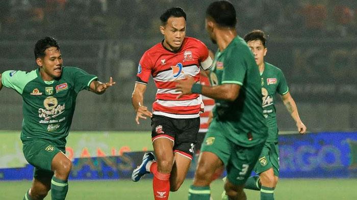 Pemain-Madura-United-Koko-Ari-Araya-saat-laga-Madura-United-vs-Persebaya.jpg