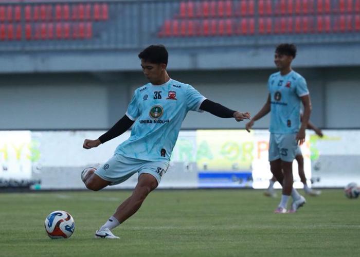 Pemain-Madura-United-menjalani-official-training-jelang-menjamu-Persijap-Jepara.jpg