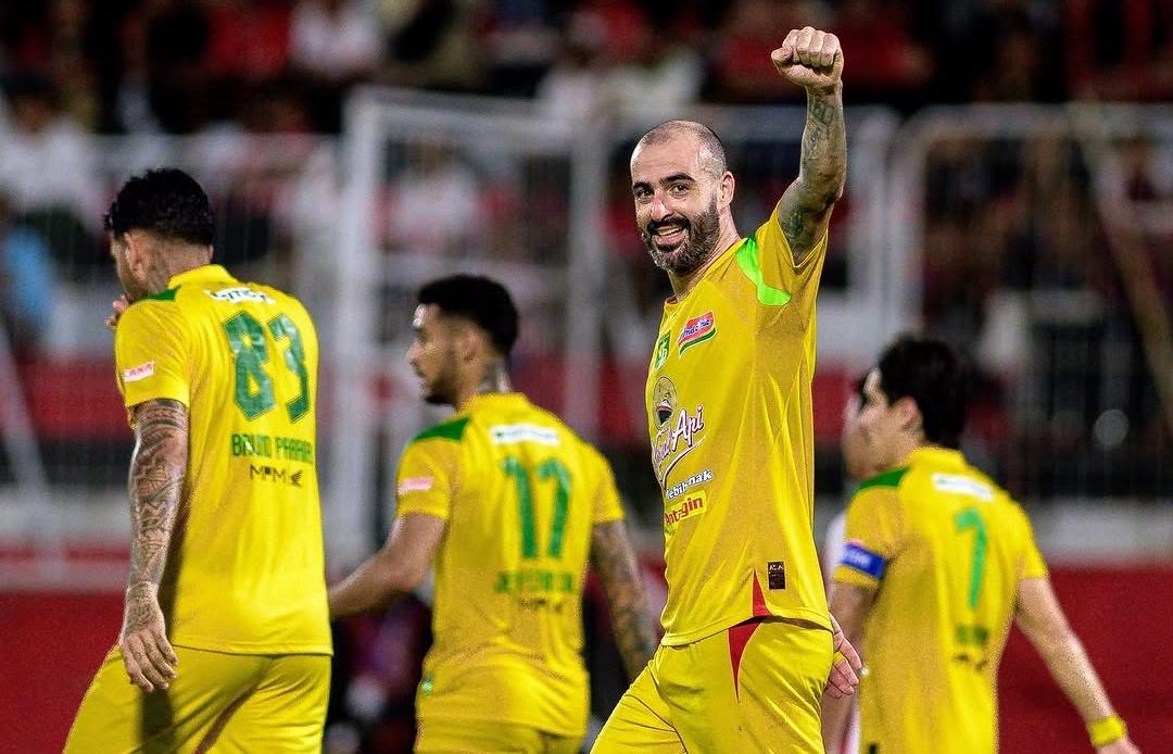 Pemain-Persebaya-Milos-Raickovic-melakukan-selebrasi-setelah-menjebol-gawan.jpg