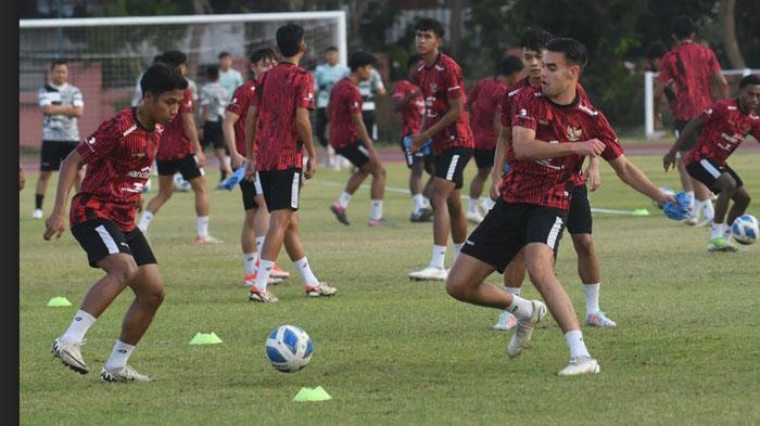 Pemain-Timnas-Indonesia-U-19-menjalani-latihan-terakhir-di-Lapangan-Thor-Surabaya-Jumat.jpg