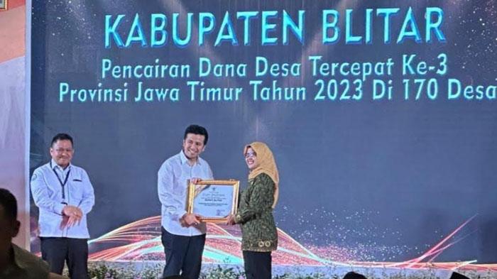 Pemkab Blitar Berhasil Raih Penghargaan Pencairan Dana Desa Tercepat ke-3 dari Pemprov Jatim