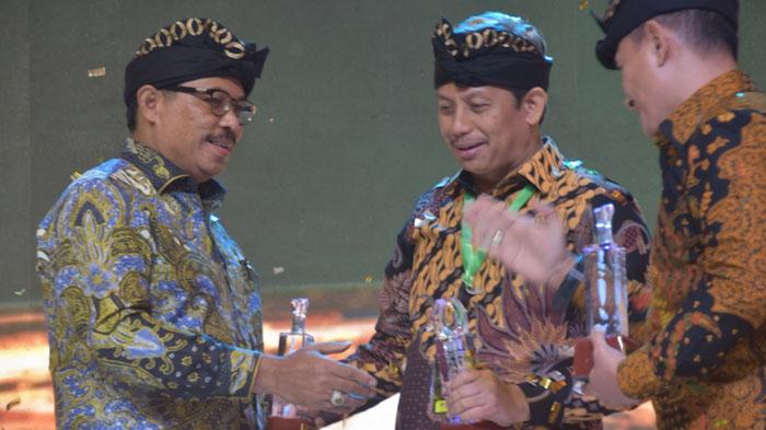 Pemerintah-Provinsi-Jawa-Tengah-berhasil-menyabet-penghargaan-SPHP-kategori-Pelaksana-SPHP-Terbaik.jpg