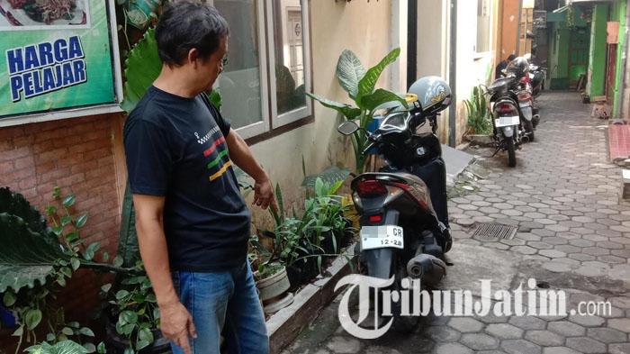 Pemilik-tempat-kos-di-Kelurahan-Ketawanggede-Kota-Malang-menunjukkan-lokasi-curanmor.jpg