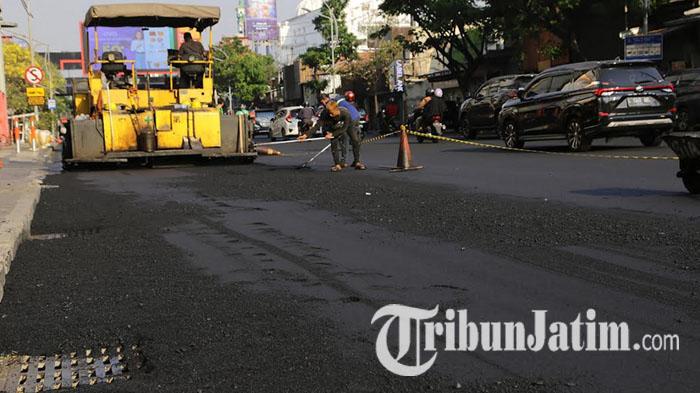 Lakukan Pengaspalan Jalan Belasan Kilometer, Pemkot Surabaya Targetkan Agustus Tuntas