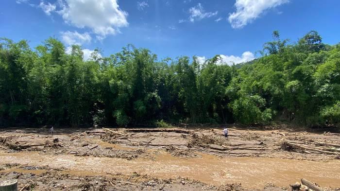 Penampakan-sawah-lima-petak-yang-telah-berubah-menjadi-seperti-sungai.jpg