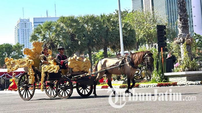 300 Siswa-siswi Jatim Tampil Memukau dalam Tari Kolosal Rani Tribhuwana di Momen HUT RI ke-80