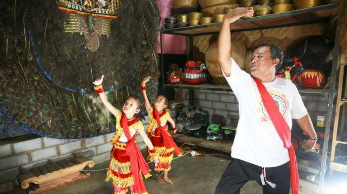 Melestarikan Budaya Tradisional di Sanggar Murtitomo Malang Melalui Dukungan PT Ekamas Fortuna