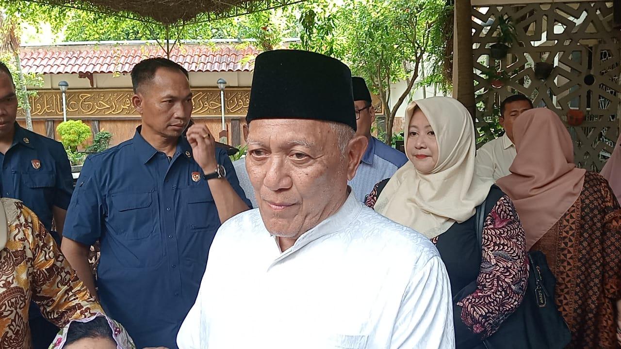 Pengasuh-Pondok-Pesantren-Tebuireng-KH-Abdul-Hakim-Mahfudz-atau-Gus-Kikin.jpg