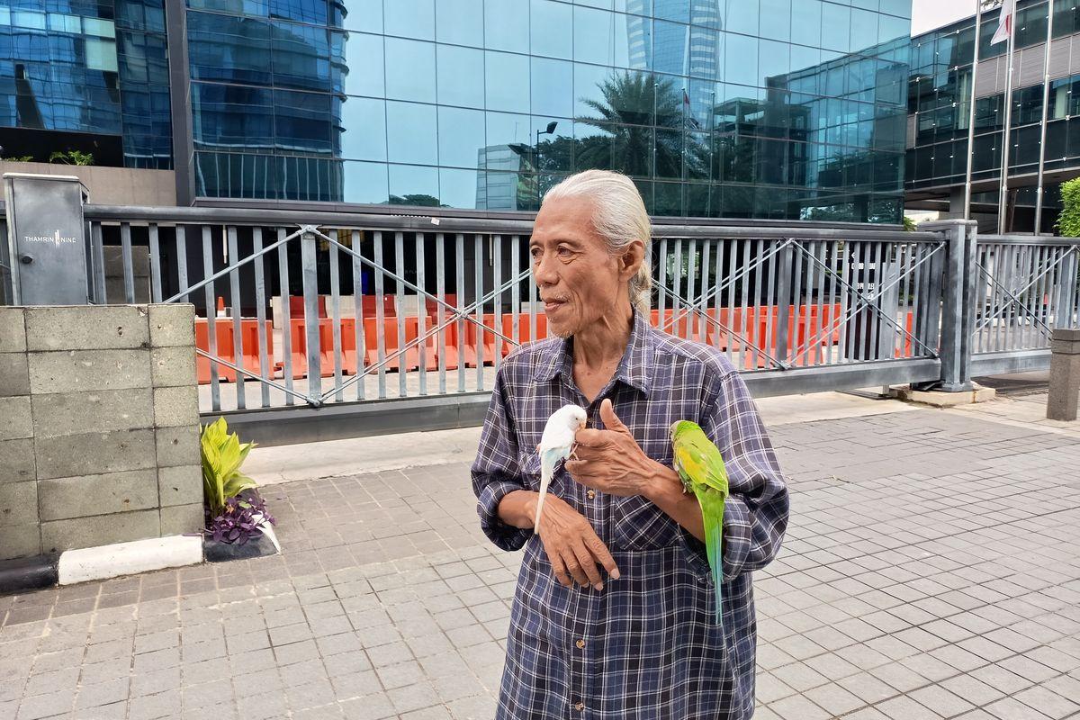 Dafari Penjinak Burung Bisa Untung Rp 1 Juta saat Datangi CFD, Pasrah Pulang Jika Diusir Satpol PP