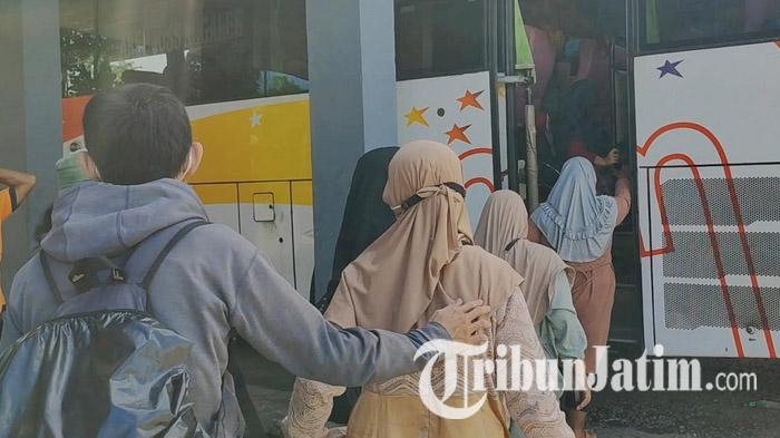 Penumpang-bus-jurusan-Trenggalek-Surabaya-berangkat-dari-Terminal-Surodakan-Trenggalek.jpg