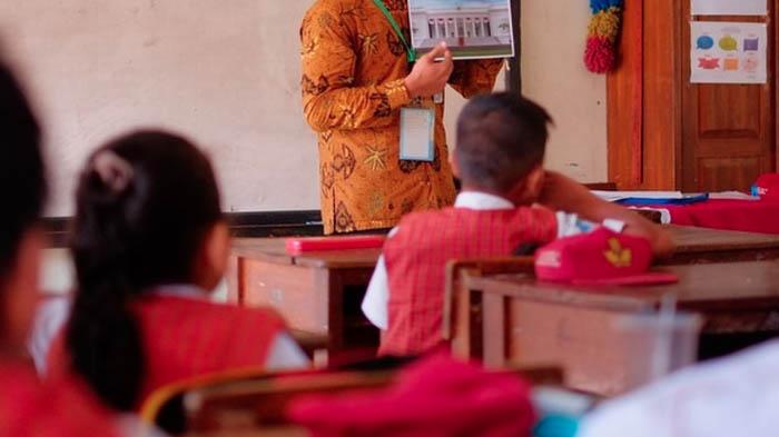 Penyebab Guru Jupriadi Tak Terima Dipecat setelah 16 Tahun Ngajar, Ungkap Chat WhatsApp soal Politik