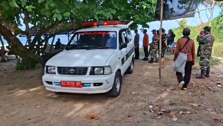Perahu Dihantam Ombak di Tulungagung, Nelayan Selamatkan Diri Berenang ke Pantai, 1 Orang Tewas
