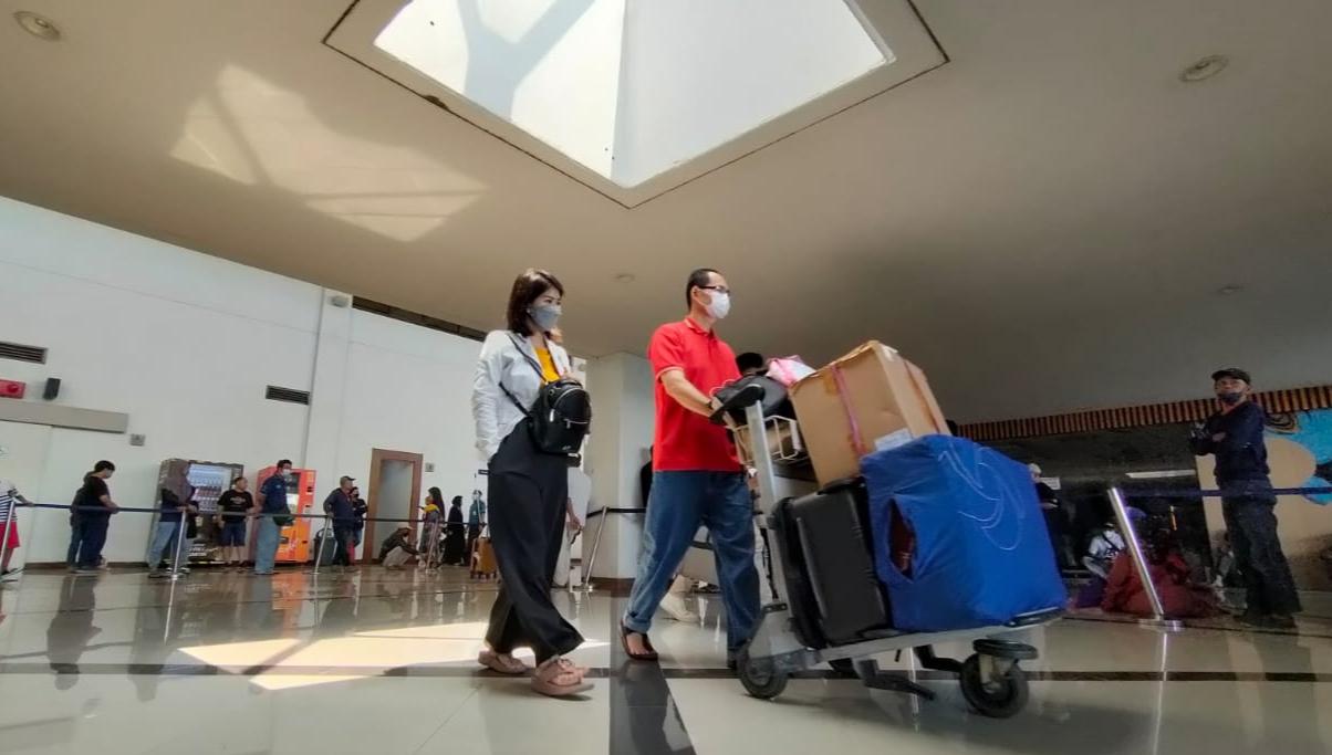 Pergerakan-arus-balik-mudik-lebaran-2023-di-Bandara-Juanda-pada.jpg