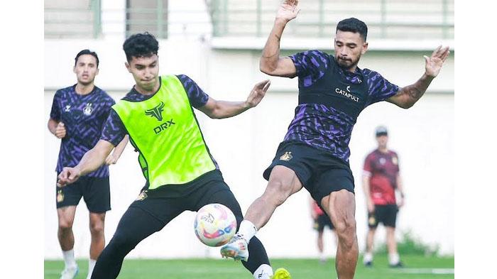 Persik-Kediri-latihan-bersama-di-Stadion-Brawijaya-Kediri.jpg