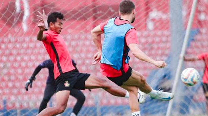 Persik-Kediri-saat-menjalani-sesi-latihan-tim-bersama-di-Stadion-Brawijaya-Kediri-3.jpg
