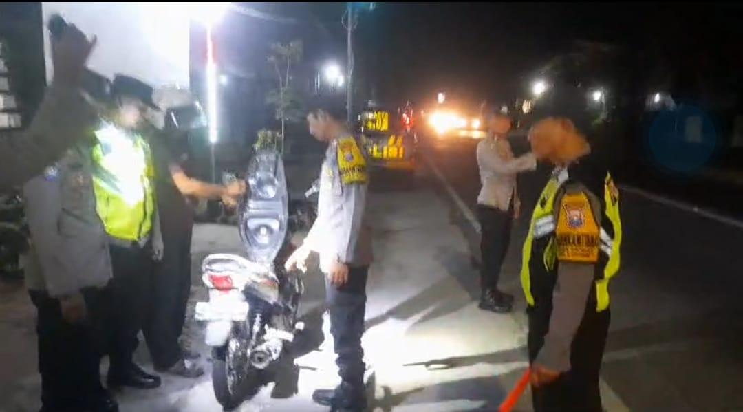 Personel-Polres-Nganjuk-tengah-melaksanakan-patroli.jpg