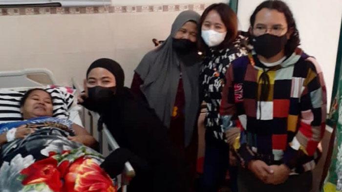 Personel-band-Kotak-menjenguk-sejumlah-pasien-yang-sedang-dirawat-di-RSUD-Bangil-Pasuruan.jpg